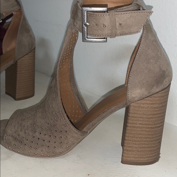 Peep-Toe Pump - Neutral Sand/Tan - Picture 7 of 7